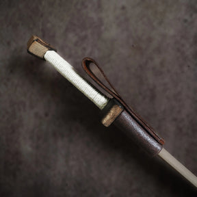 Trädolk viking med bälteshållare i läder