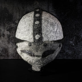 Vikingahjälm i tovad ull