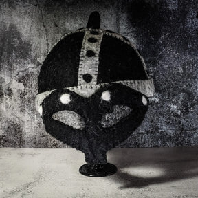 Vikingahjälm i tovad ull