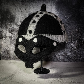 Vikingahjälm i tovad ull