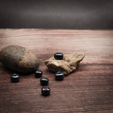 Däckformad glaspärla med metallisk yta