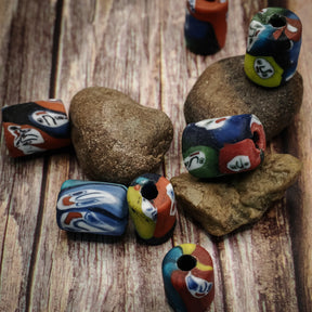 Flerfärgad cylinderformad glaspärla