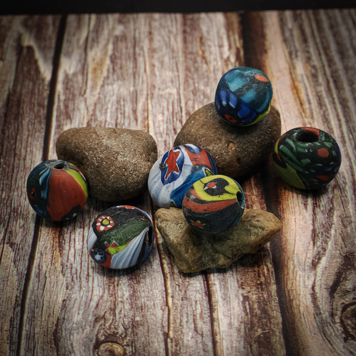 Flerfärgad glaspärla 07700119