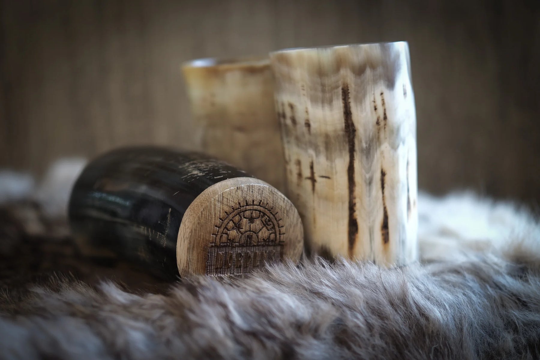 Horn cup with wooden base