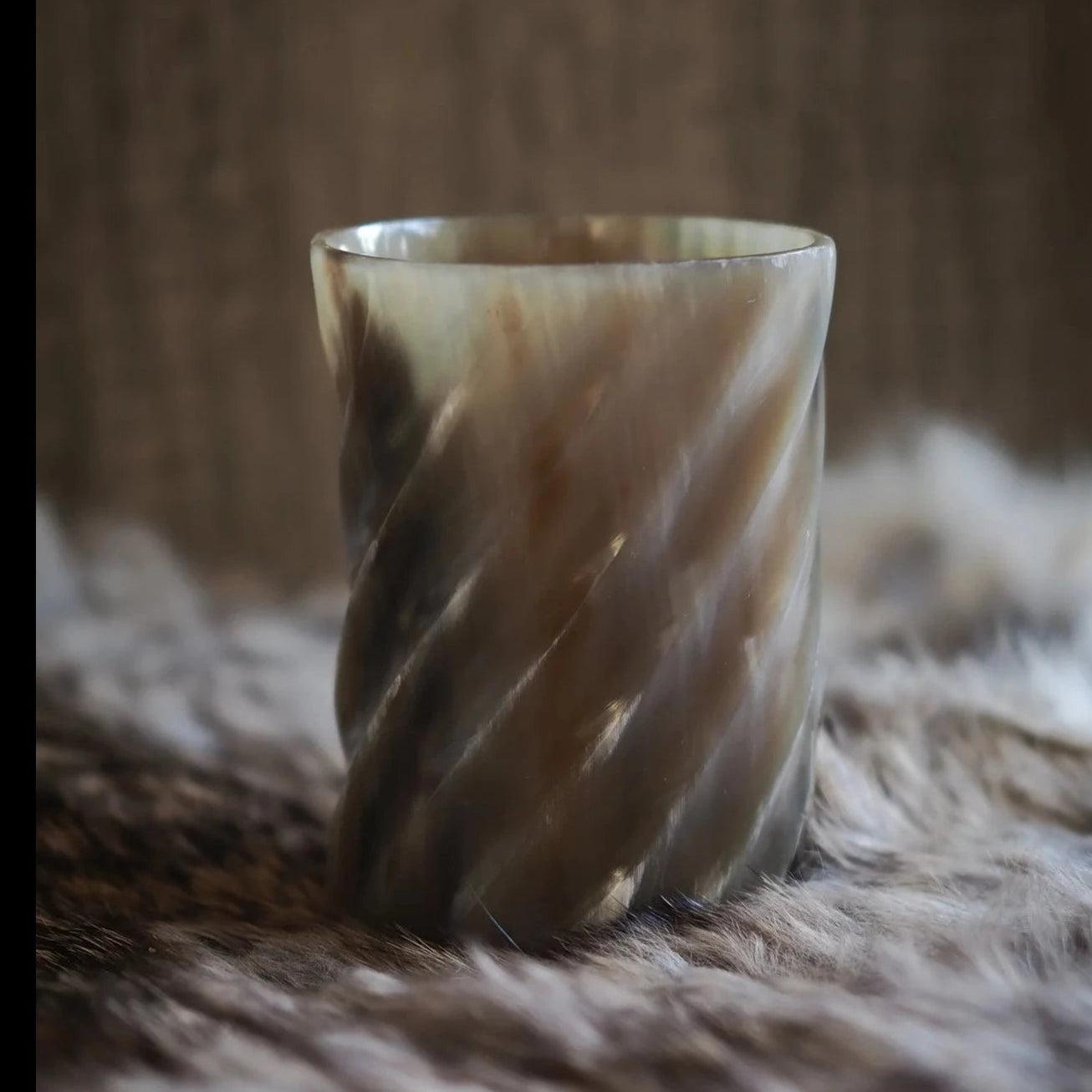 Whiskey glass with spiral design