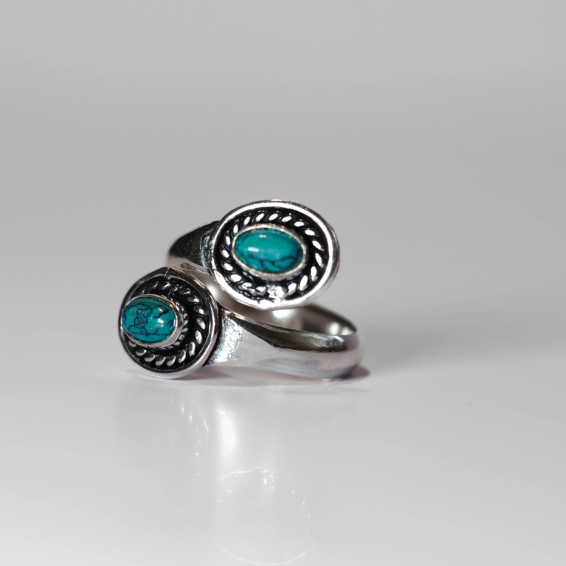 Spiral ring with semiprecious stone