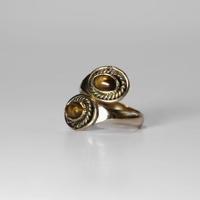 Spiral ring with semiprecious stone