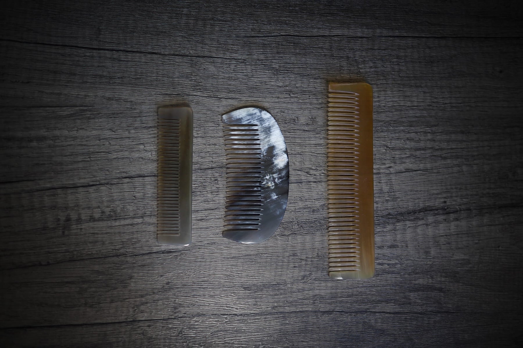 Beard comb horn