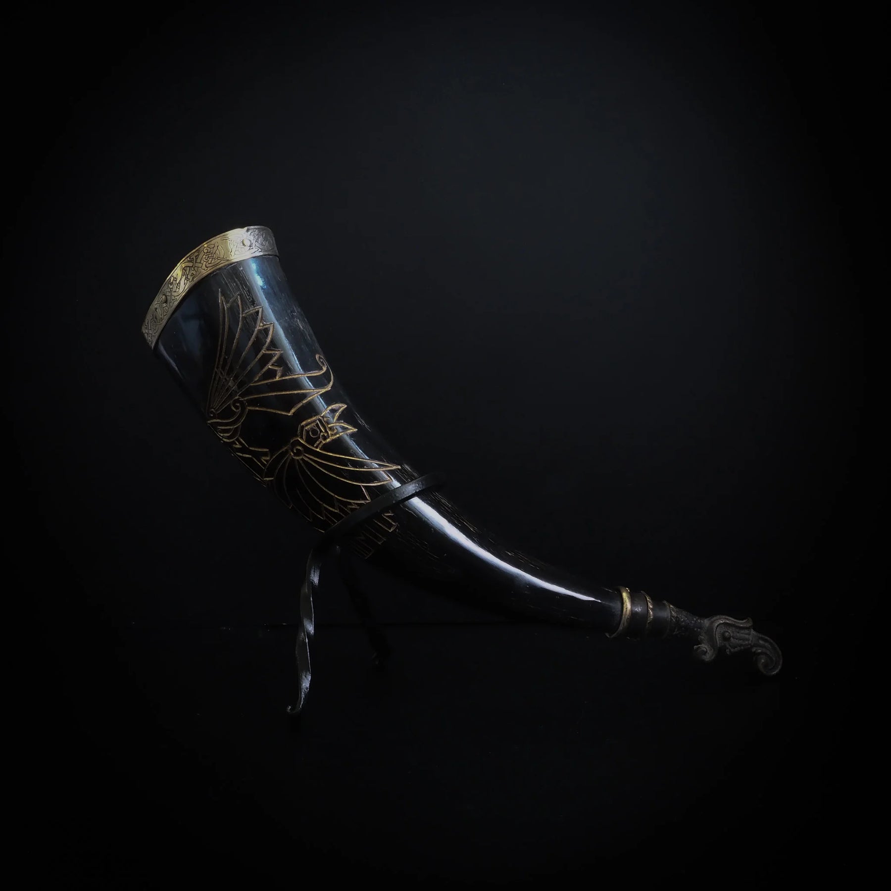 Drinking horn with raven and engraving. about 250 ml