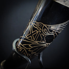 Drinking horn with raven and engraving. about 250 ml