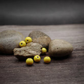 Liten gul glaspärla