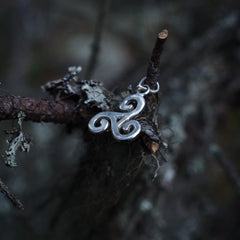 Triskele litet hänge, hängande silver.