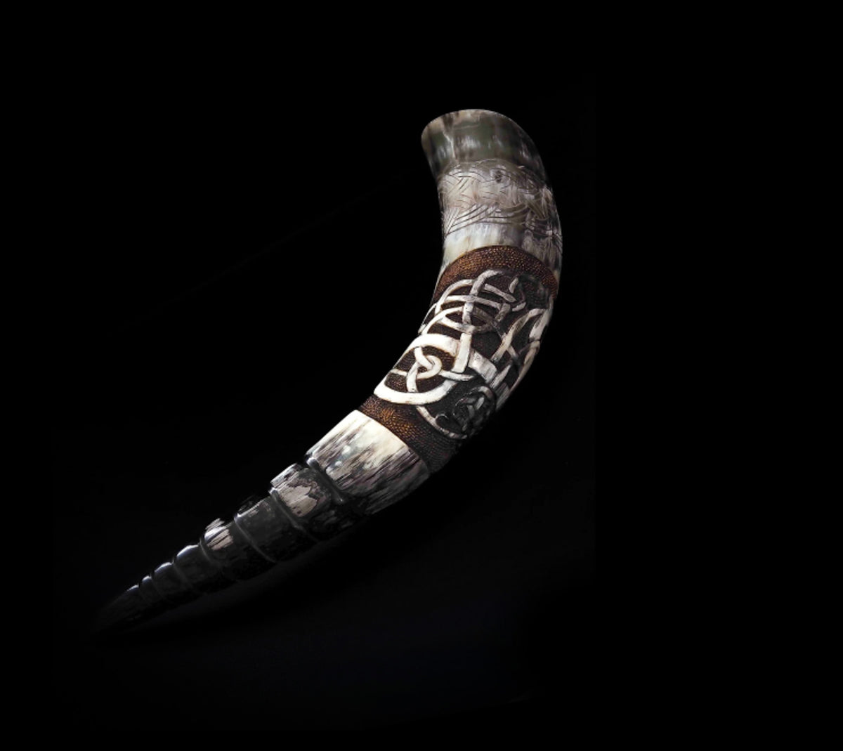 Deep carved horn, Urnes Dragon