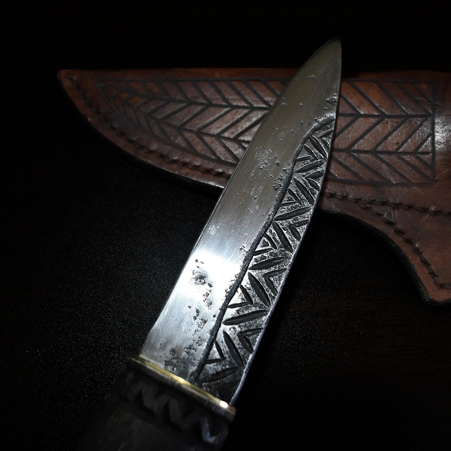 Knife with a dragon head