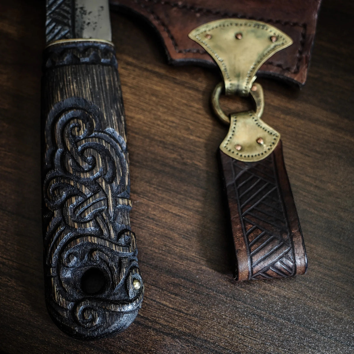 Knife with a dragon head