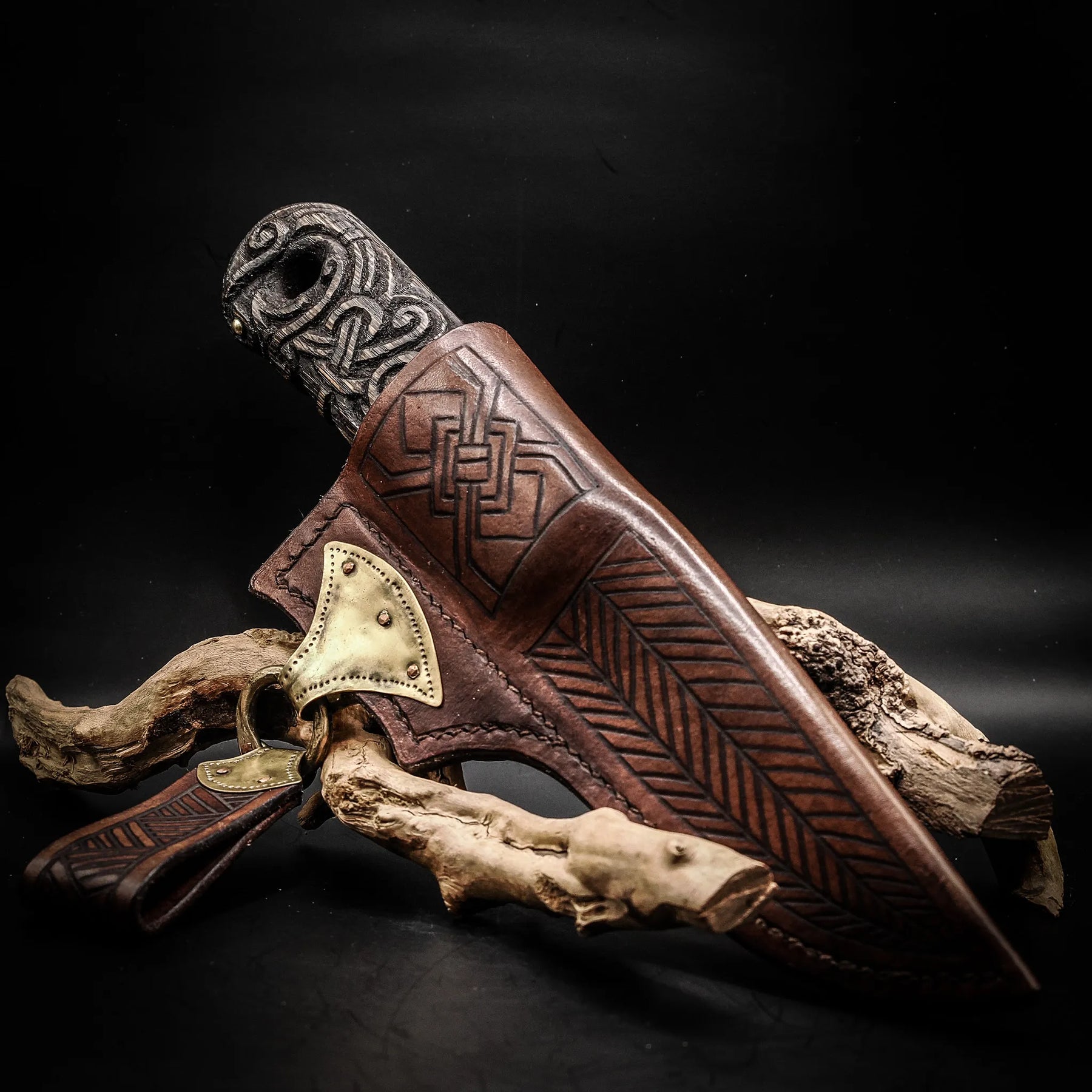 Knife with a dragon head