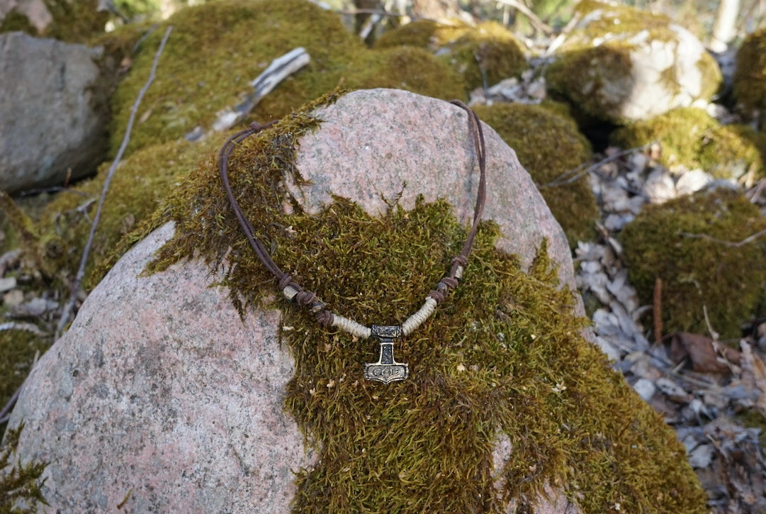 Nordlys Thors hammer in a beautiful bronze finish. Ready made necklace with adjustable size.