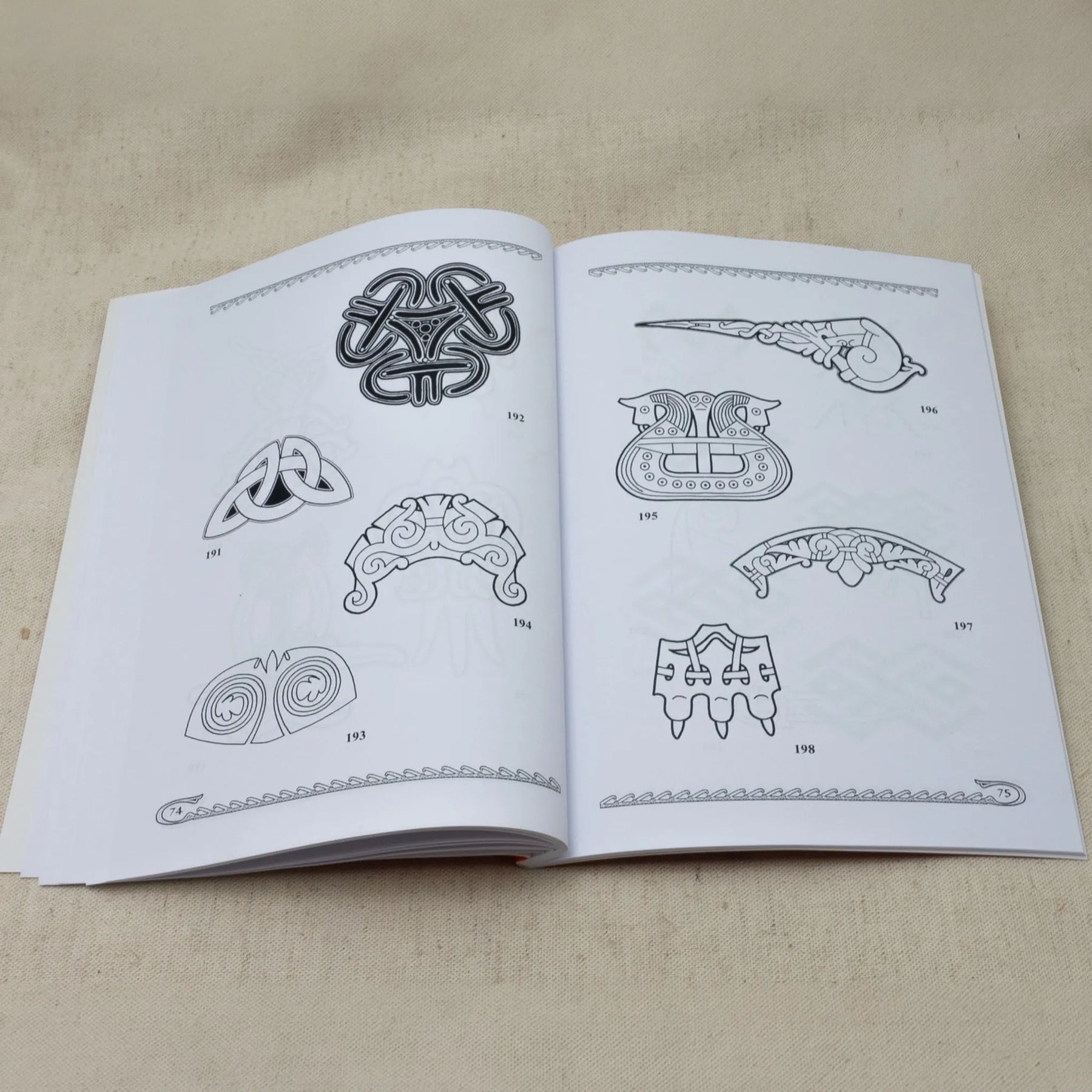 Pattern books vol. 1-4 – spread with numbered buckle and button patterns