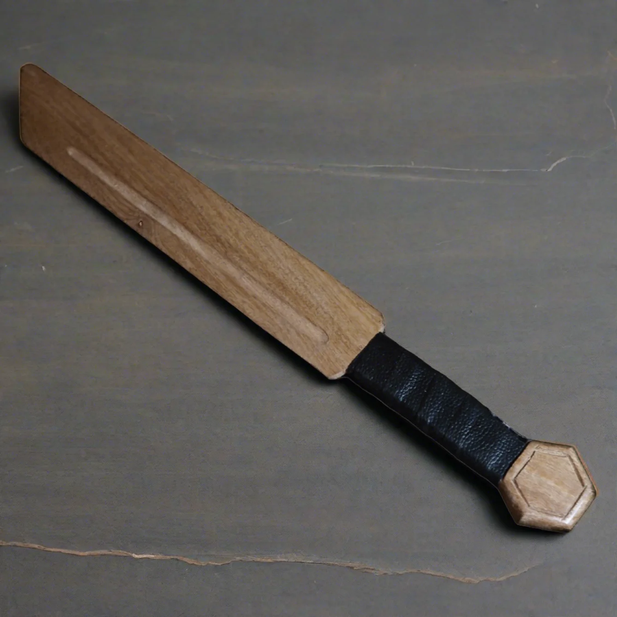Sax wooden sword – full view from above, single-edged blade with centre ridge and hexagonal grip pommel