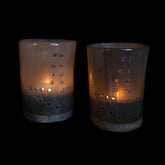 Ljuslyktor två stycknen i naturligt horn, tealights med genomskinnande mönster
