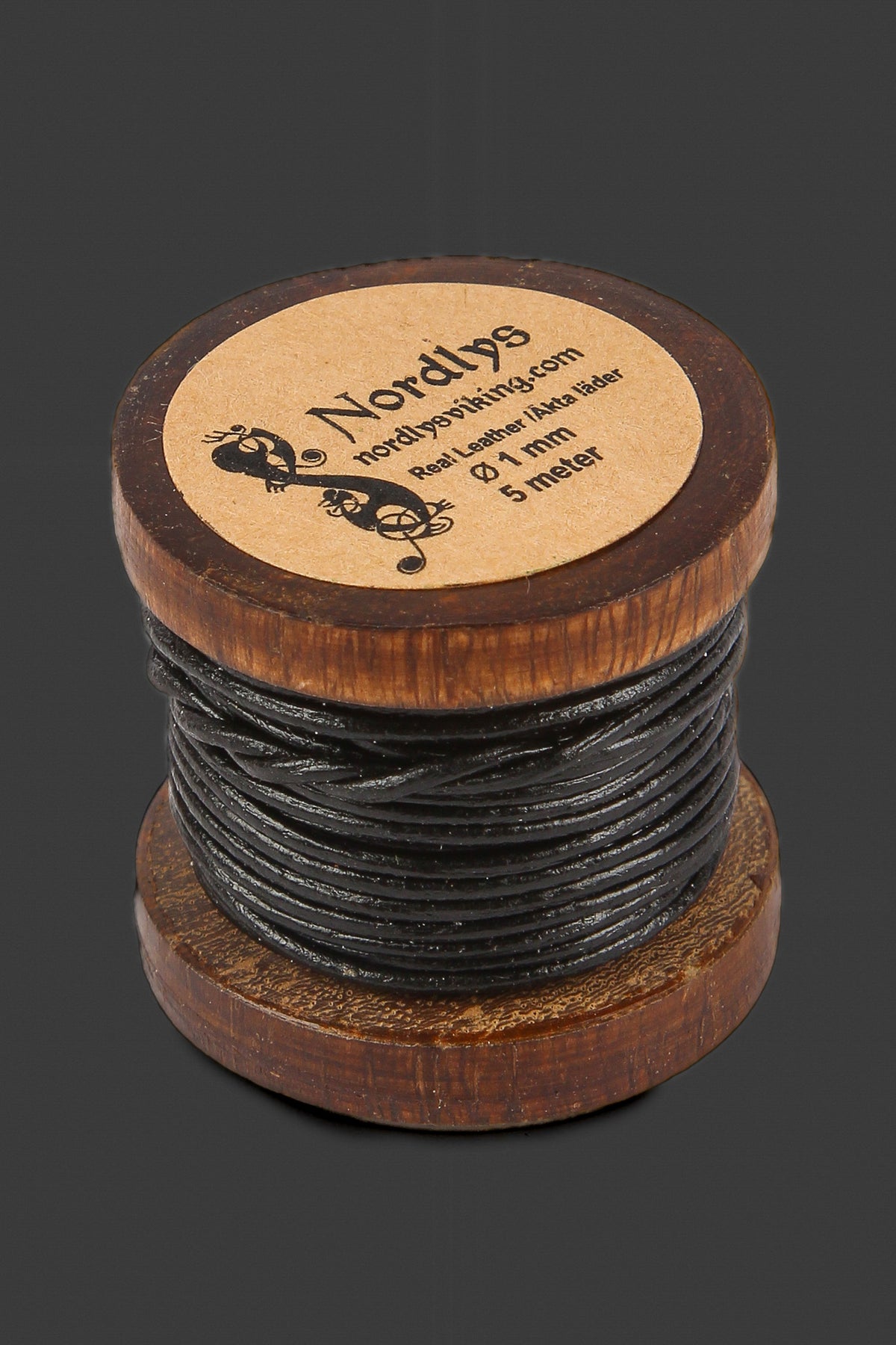 Svart lädertråd.Black leather thread