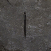 Needle binding needle made of horn